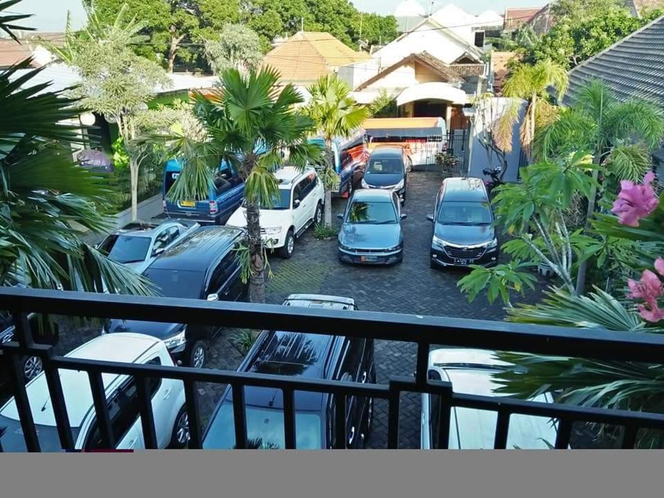 Clover Homestay Probolinggo Exterior photo