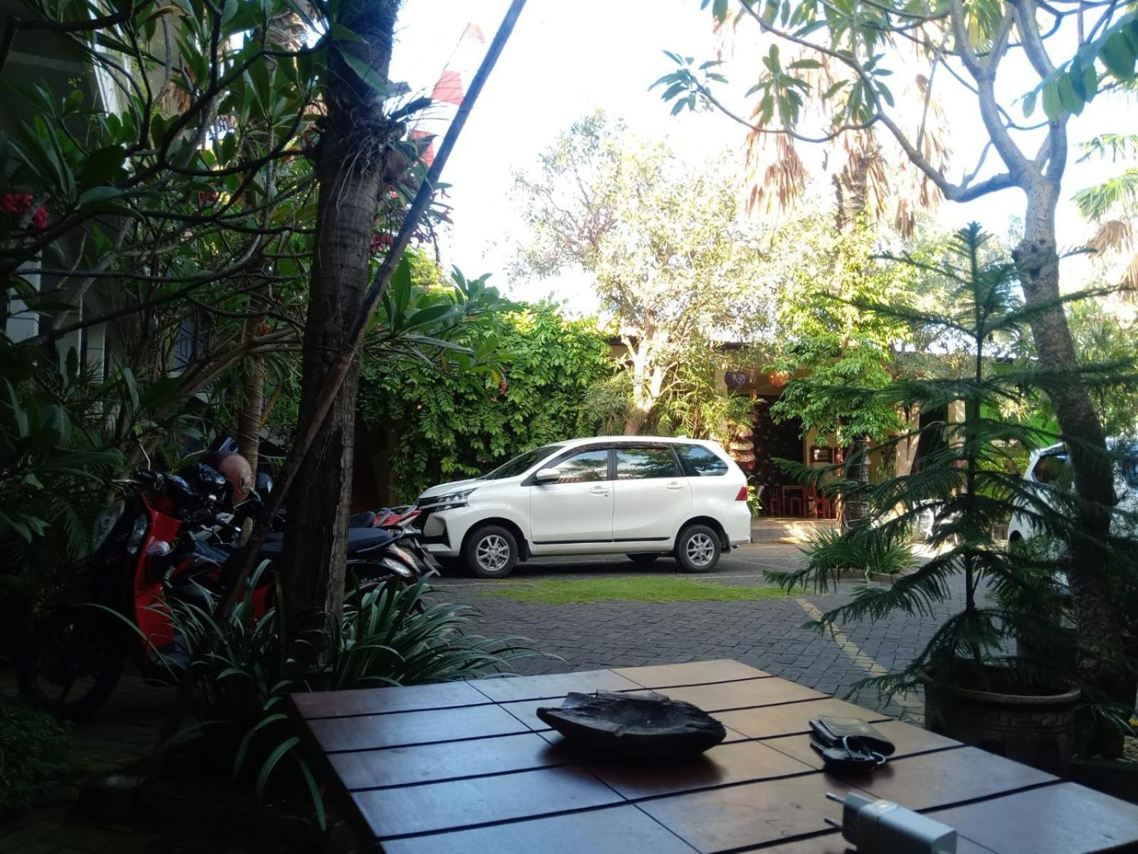 Clover Homestay Probolinggo Exterior photo