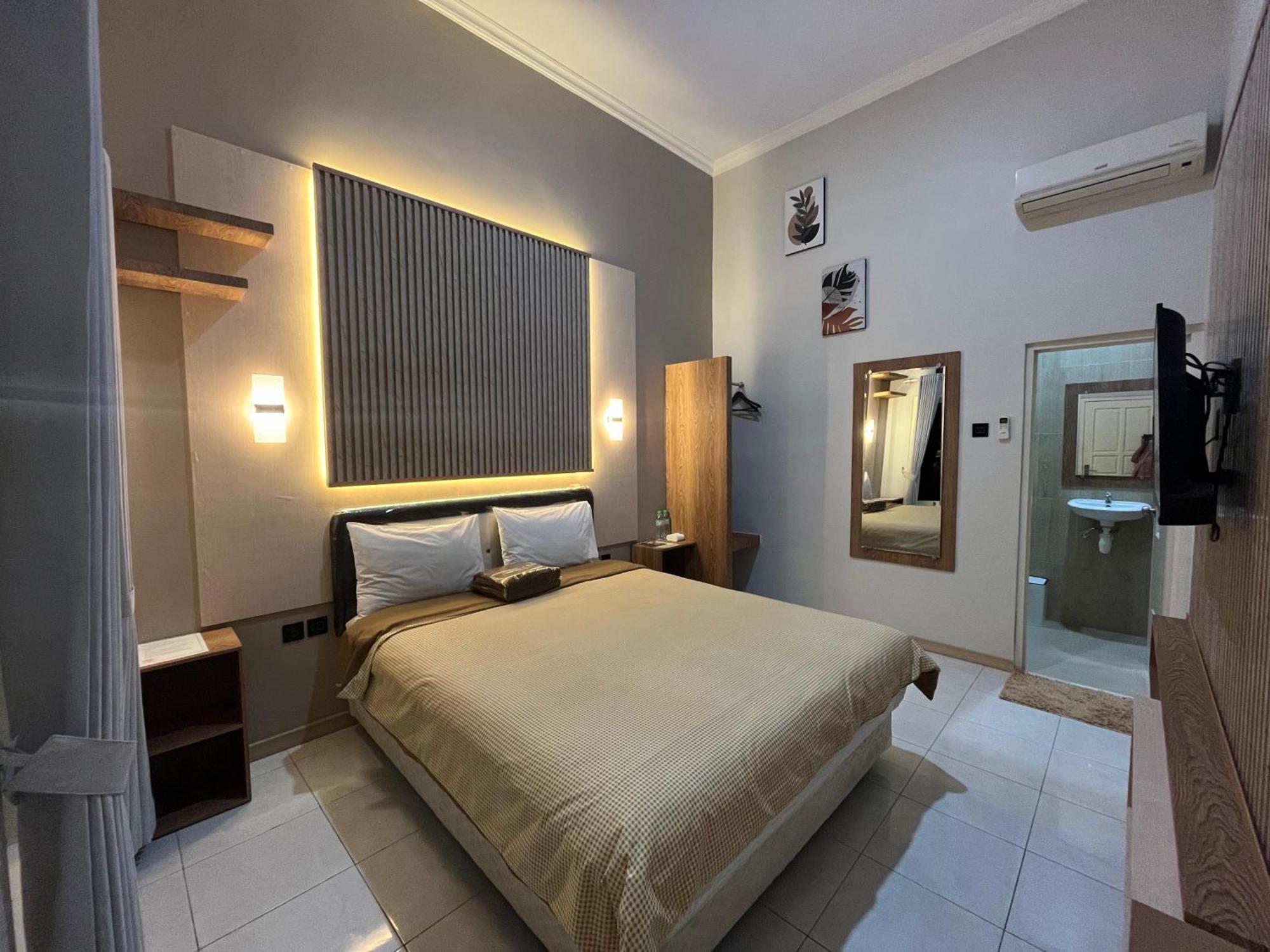 Clover Homestay Probolinggo Exterior photo