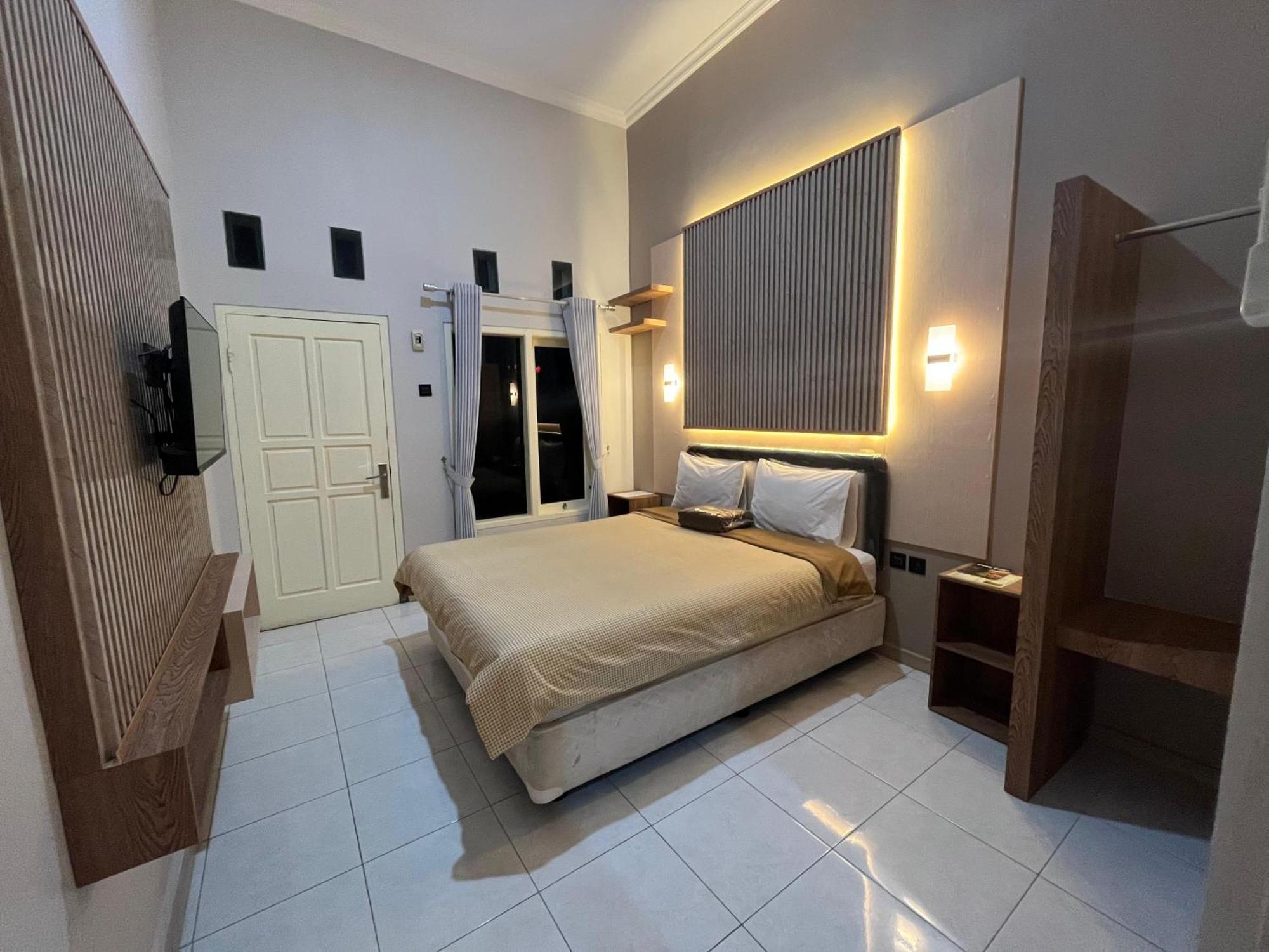 Clover Homestay Probolinggo Exterior photo