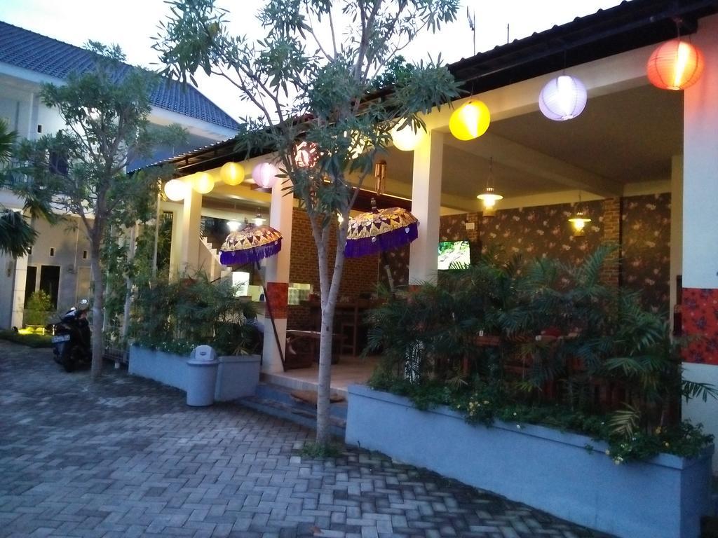 Clover Homestay Probolinggo Exterior photo